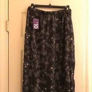 Black floral skirt w/ slit. Never Worn.